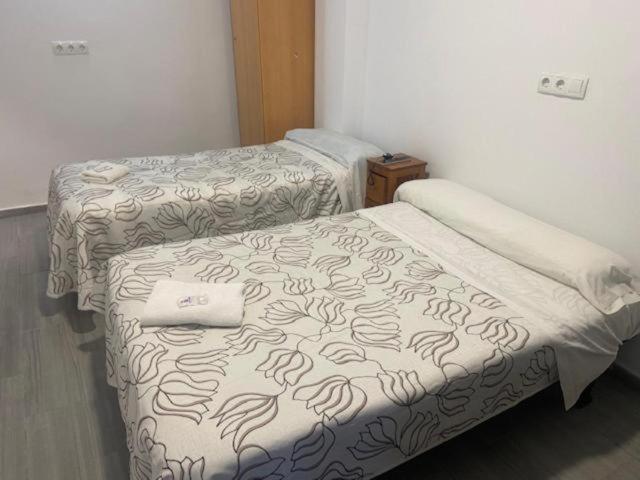 Habitaciones Familiares Con Bano Privado Lf - Sin Ascensor Zaragoza Oda fotoğraf